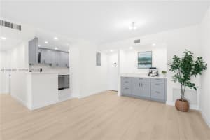 4400 Hillcrest Dr 314b, Hollywood