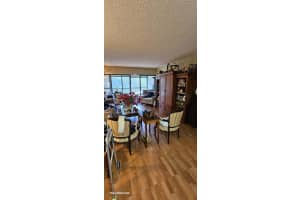 200 Lakeview Dr 212, Weston