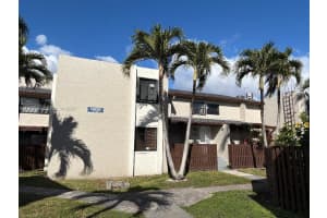 10296 Nw 9th St Cir 202, Miami