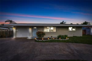 1301 Nw 87th Way, Pembroke Pines