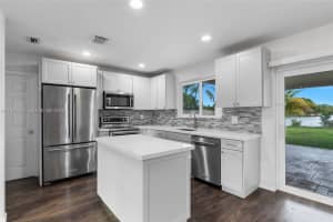 1301 Nw 87th Way Pembroke Pines, FL 33024 - MLS#A11943170