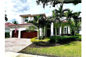 2763 Oakbrook Dr, Weston