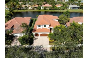 2763 Oakbrook Dr Weston, FL 33332 - MLS#A11943406