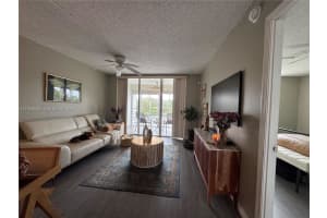 9450 Poinciana Pl 405, Davie