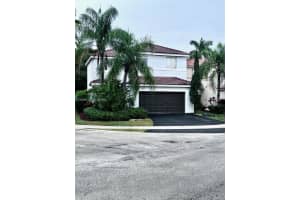 1237 Majesty Ter, Weston