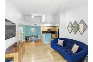 6861 Sw 44th St 304, Miami