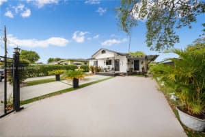 3041 Nw 51st St, Miami