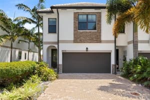 4518 E Aqua Bella Ln, Dania Beach