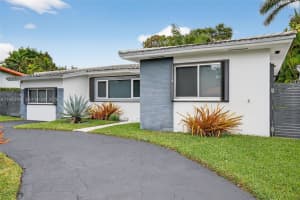 425 Ne 114th St Miami, FL 33161 - MLS#A11944194