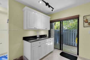 87200 Overseas Hwy APT M2, Islamorada, FL 33036, - MLS#A11944303