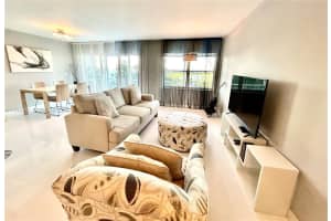 200 Diplomat Pkwy 721 Hallandale Beach, FL 33009 - MLS#A11944317