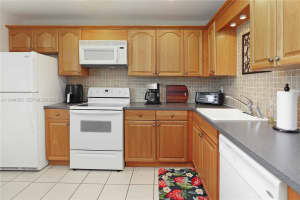 1425 Atlantic Shores Blvd 110 Hallandale Beach, FL 33009 - MLS#A11944500