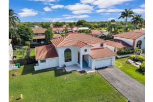 15835 Cotswold Ct, Davie