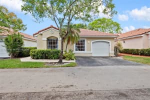 955 Azure Ln, Weston