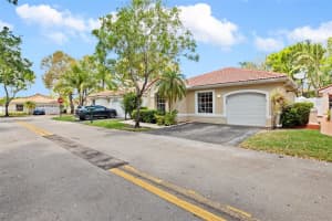 955 Azure Ln Weston, FL 33326 - MLS#A11944739