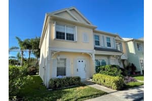 35 Simonton Cir, Weston