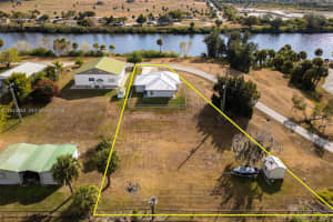 1053 Sw Lock Ln Moore Haven, FL 33471 - MLS#A11944963