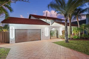 340 Se 13th Ave Pompano Beach, FL 33060 - MLS#A11945076