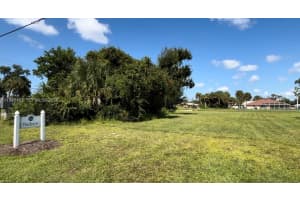 401 Rotonda Cr Port Charlotte, FL 33947 - MLS#A11945162