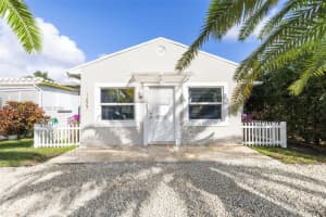 1627 Moffett St Hollywood, FL 33020 - MLS#A11945165