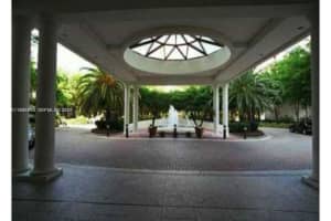 3000 Island Blvd 325, Aventura