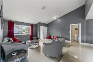 7527 Sw 6th Ct North Lauderdale, FL 33068 - MLS#A11945351