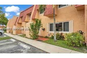 6 Spinning Wheel Ln Tamarac, FL 33319 - MLS#A11945578