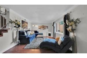 6 Spinning Wheel Ln Tamarac, FL 33319 - MLS#A11945578