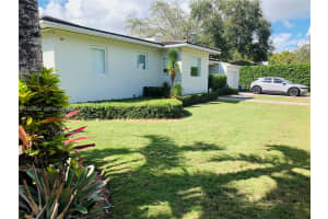 1240 S Alhambra Cir Coral Gables, FL 33146 - MLS#A11945646