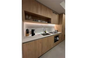 11 Ne 6th 1006 Miami, FL 33132 - MLS#A11945652