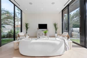 536 W 51st St Miami Beach, FL 33140 - MLS#A11945709