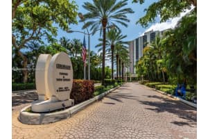 20379 W Country Club Dr 1737, Aventura