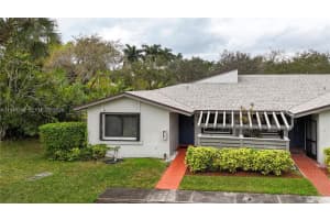 459 Lakeview Dr 1, Weston