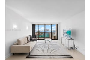 1000 W Island Blvd 612, Aventura