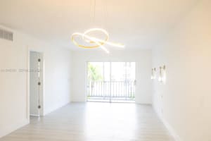 220 Sw 9th Ave 306, Hallandale Beach