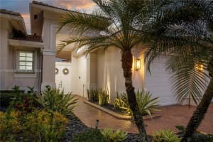 1499 Victoria Isle Dr Weston, FL 33327 - MLS#A11945835