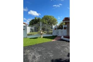 1045 Sw 122nd Ct Miami, FL 33184 - MLS#A11945904