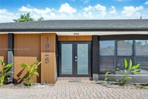 1925 Ne 208th Ter, Miami