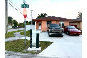 690 E 6th Pl Hialeah, FL 33010 - MLS#A11945919