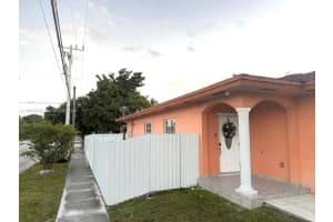 690 E 6th Pl Hialeah, FL 33010 - MLS#A11945919
