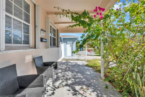 709 Sw 7th Ave A&b Hallandale Beach, FL 33009 - MLS#A11946011