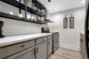 14204 Ne 3rd Ct 8c Miami, FL 33161 - MLS#A11946126