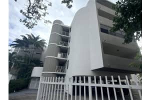 2000 Biarritz Dr 202, Miami Beach