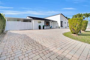 42 Nw 132nd Pl Miami, FL 33182 - MLS#A11946510