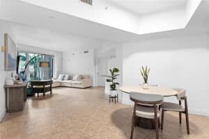 19900 E Country Club Dr 216, Aventura