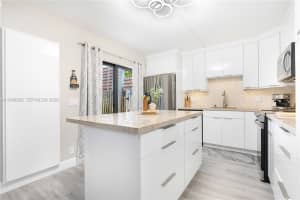 9844 Nw 6th Ct Plantation, FL 33324 - MLS#A11946596