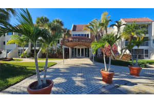 120 Lakeview Dr 113, Weston