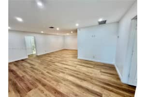 2036 Nw 28th St, Oakland Park