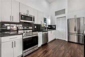 601 Leslie Dr 601 Hallandale Beach, FL 33009 - MLS#A11946857