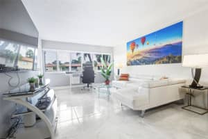 140 Lakeview Dr 203 Weston, FL 33326 - MLS#A11946900